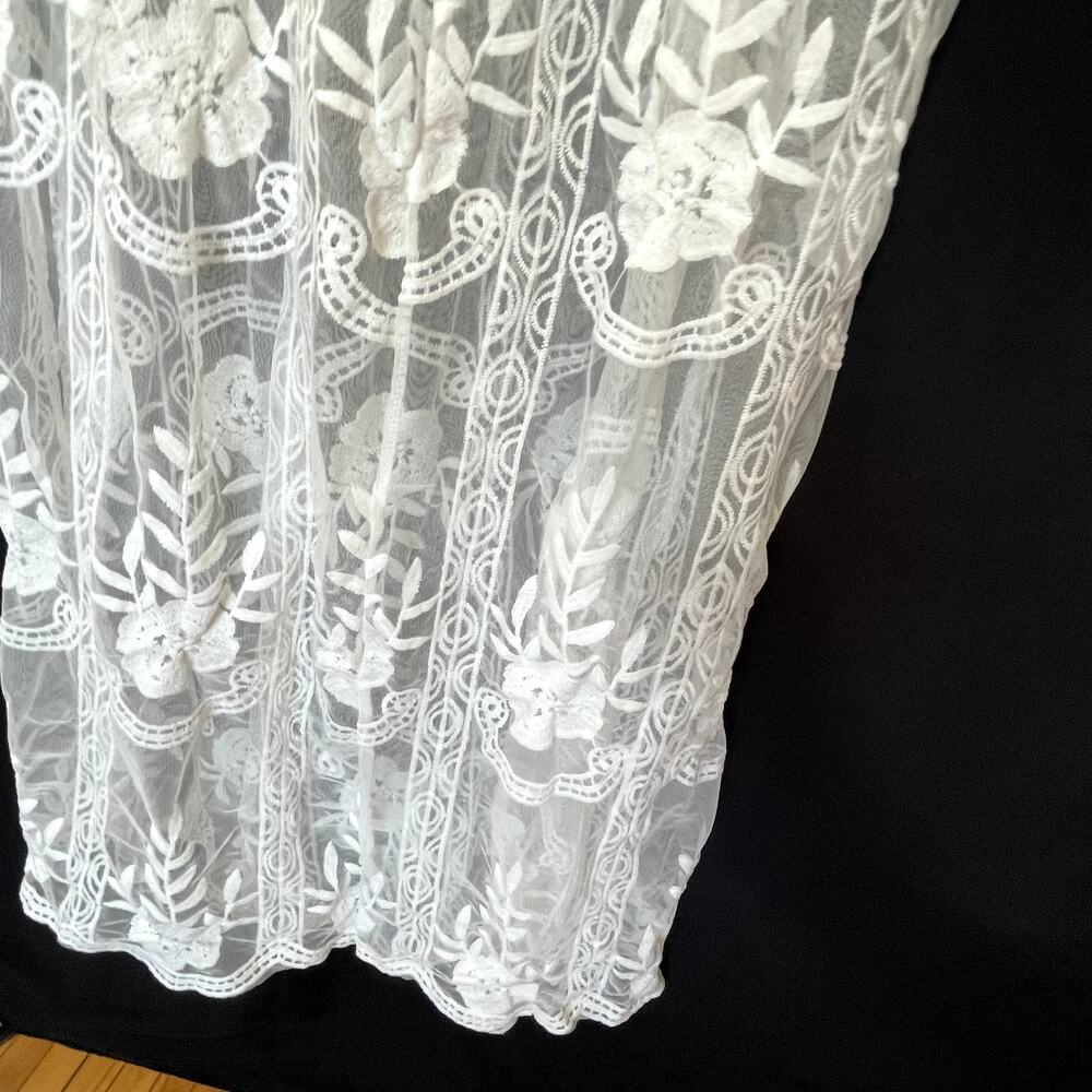 Elegant White Embroidered Maxi Dress with V-Neck - Picture 10 of 11